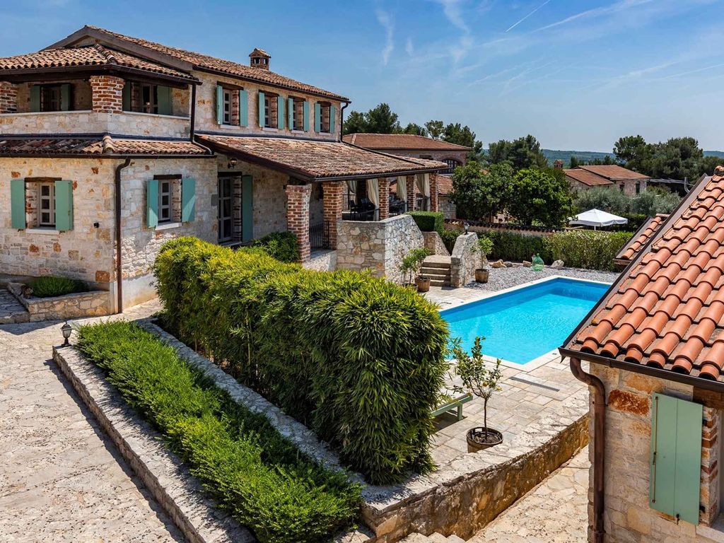 Villa mit Aussenpool