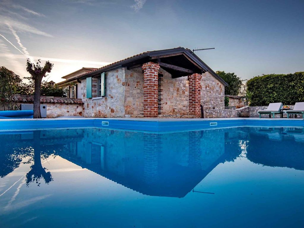 Villa mit Aussenpool