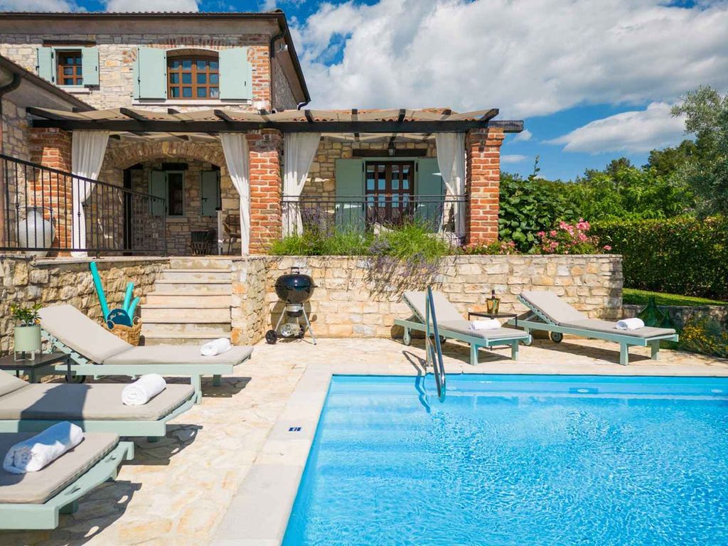 Villa mit Aussenpool