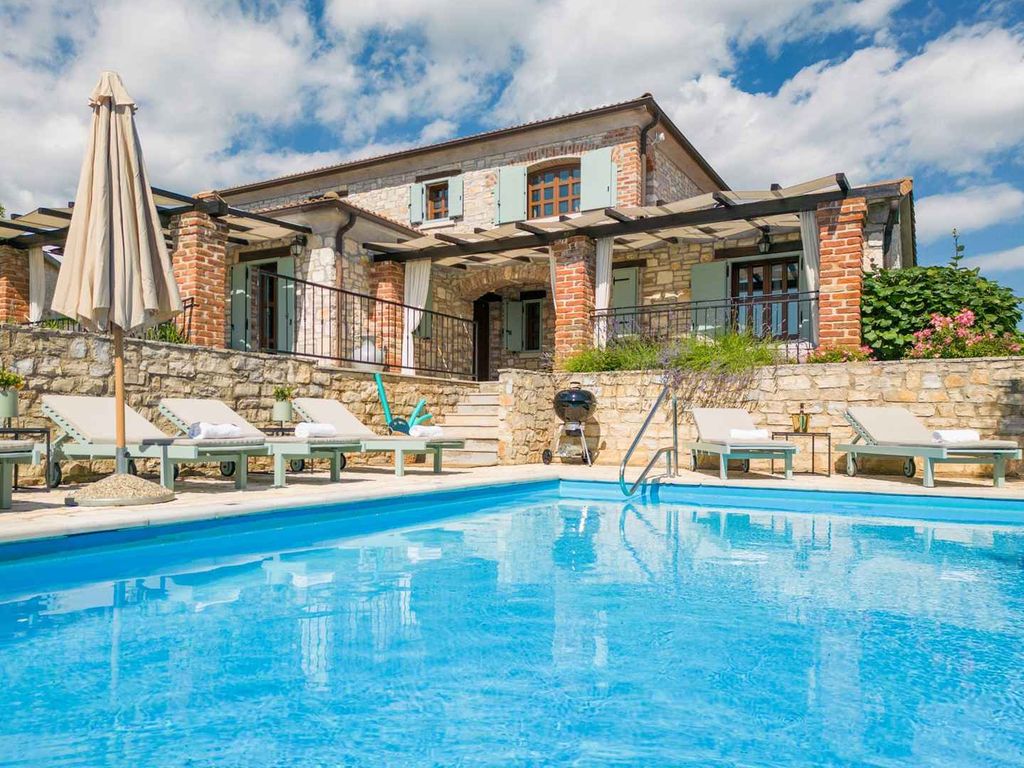 Villa mit Aussenpool