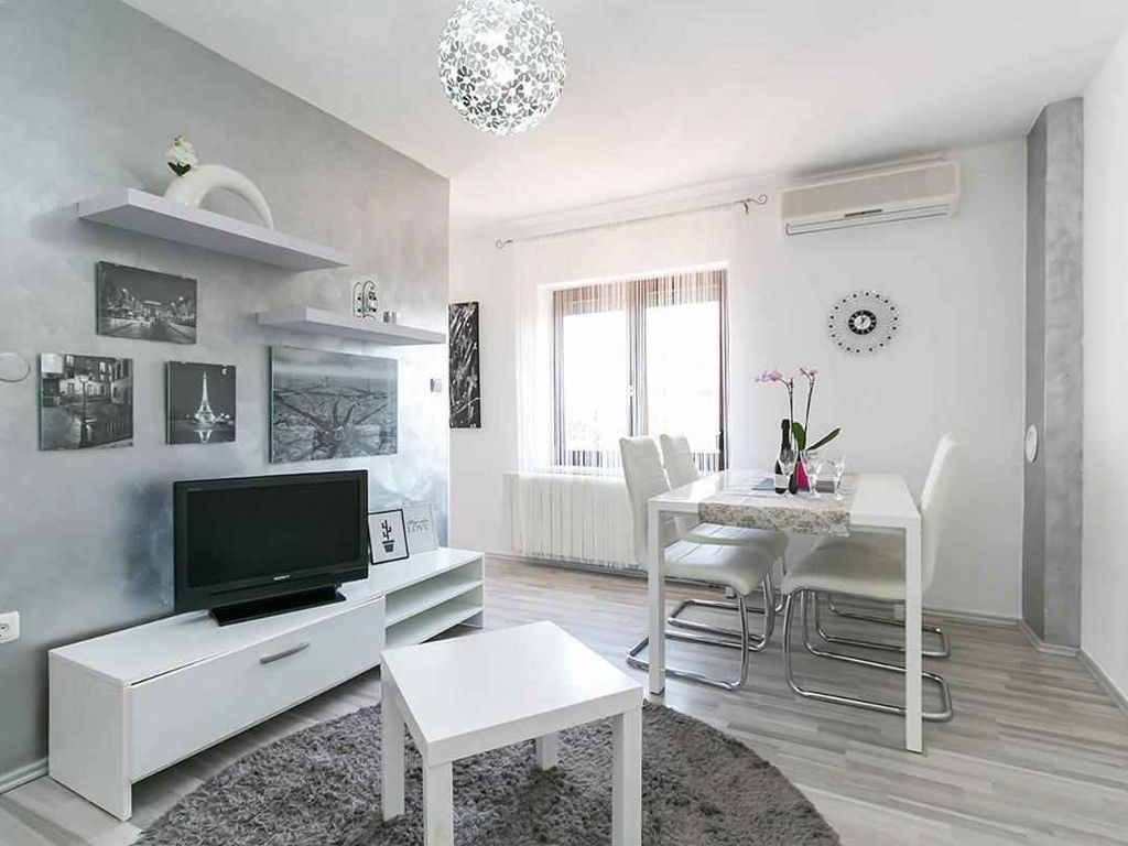 Ferienwohnung mit Klimaanlage und Balkon