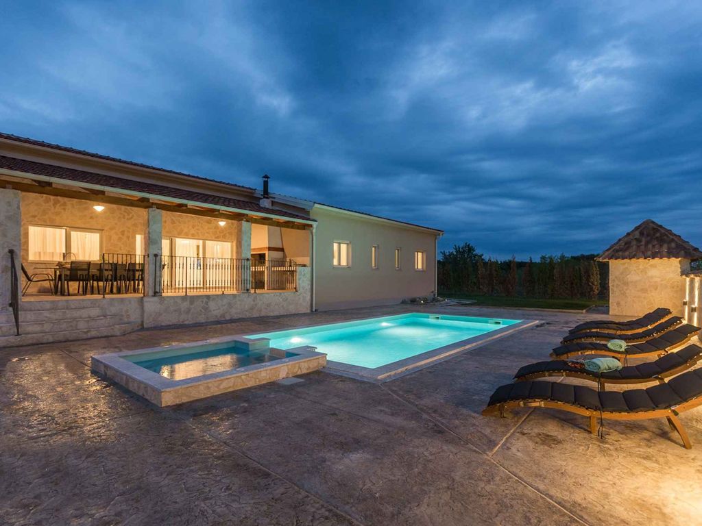 Villa mit Privatpool