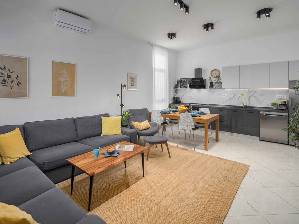 Ferienwohnung mit Terrasse und Klimaanlage