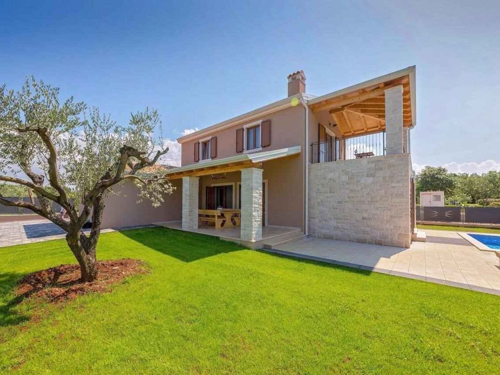 Villa mit Pool und Klimaanlage
