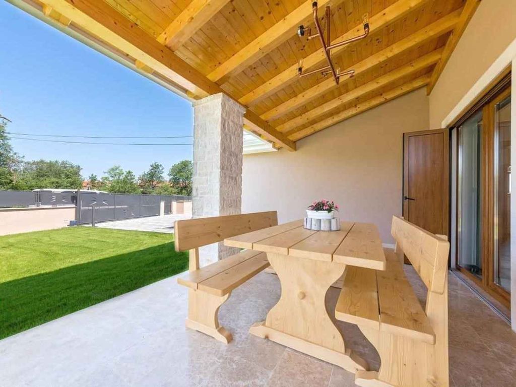 Villa mit Pool und Klimaanlage