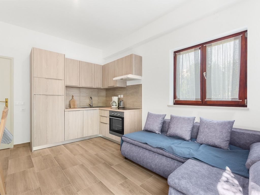 Apartment im Erdgeschoss mit drei Schlafzimmern und Terrasse