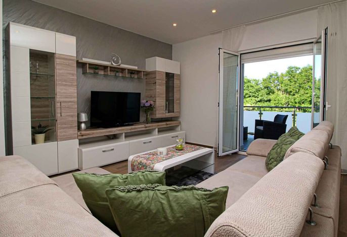Ferienwohnung mit Pool und Balkon