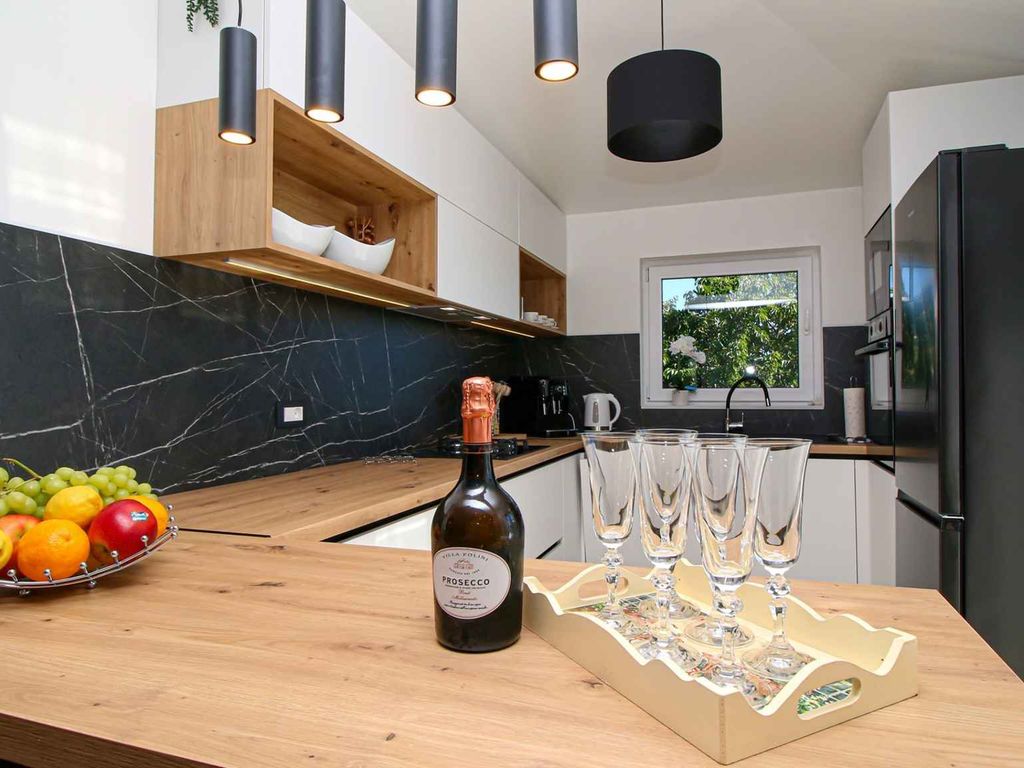 Ferienwohnung mit Pool und Balkon
