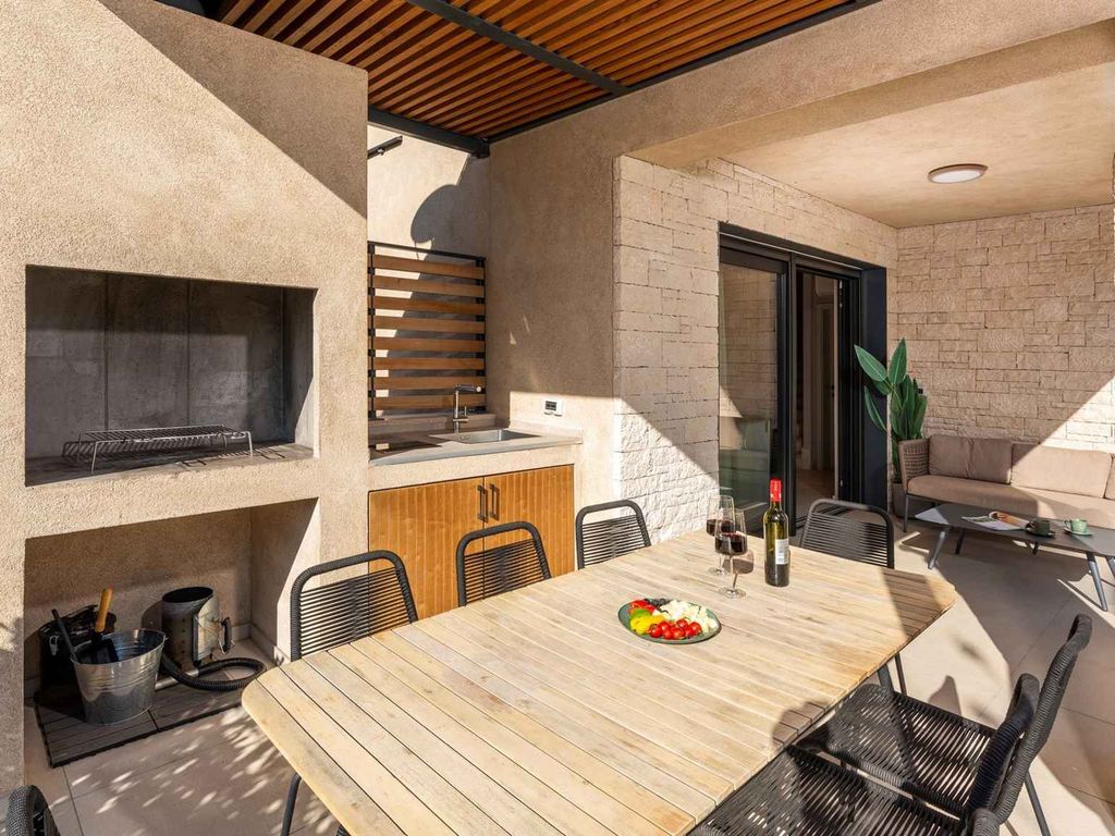 Villa mit Pool. Whirlpool und Sauna