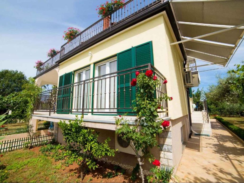 Ferienwohnung mit Terrasse und Grill