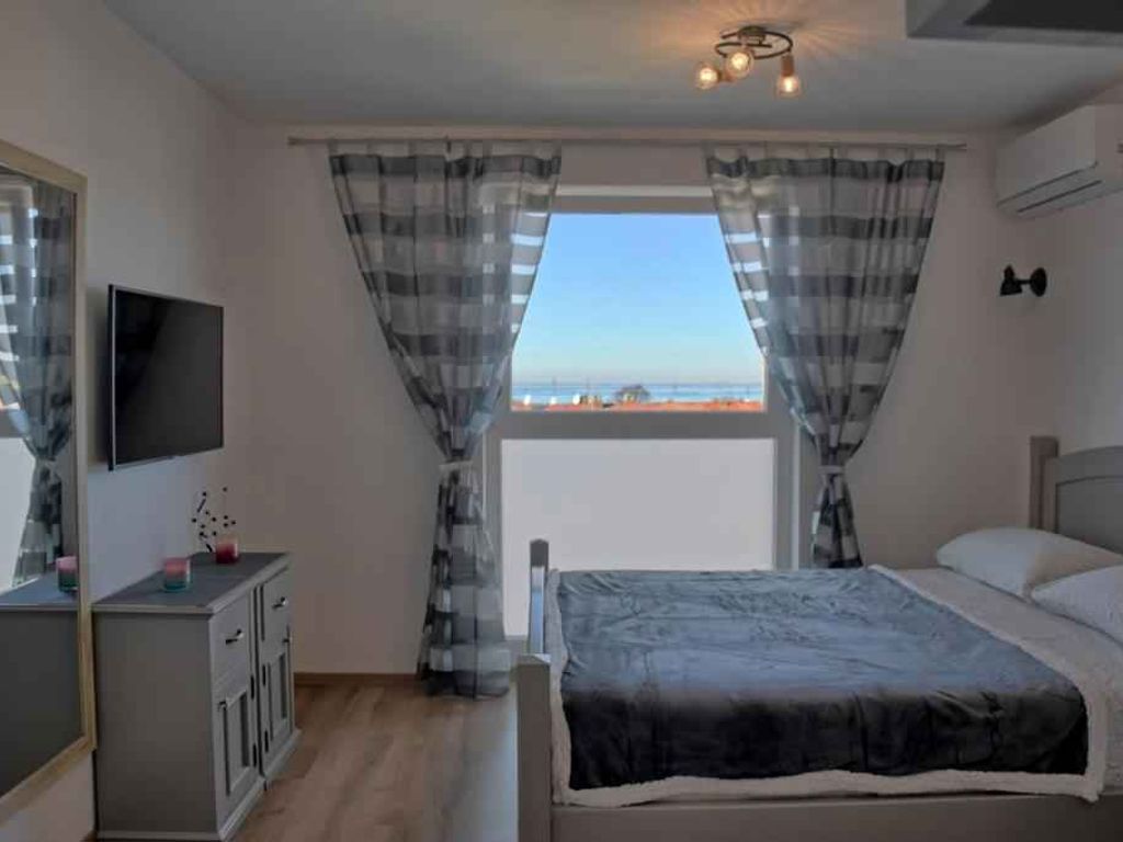 Studio mit Klimaanlage und Meerblick