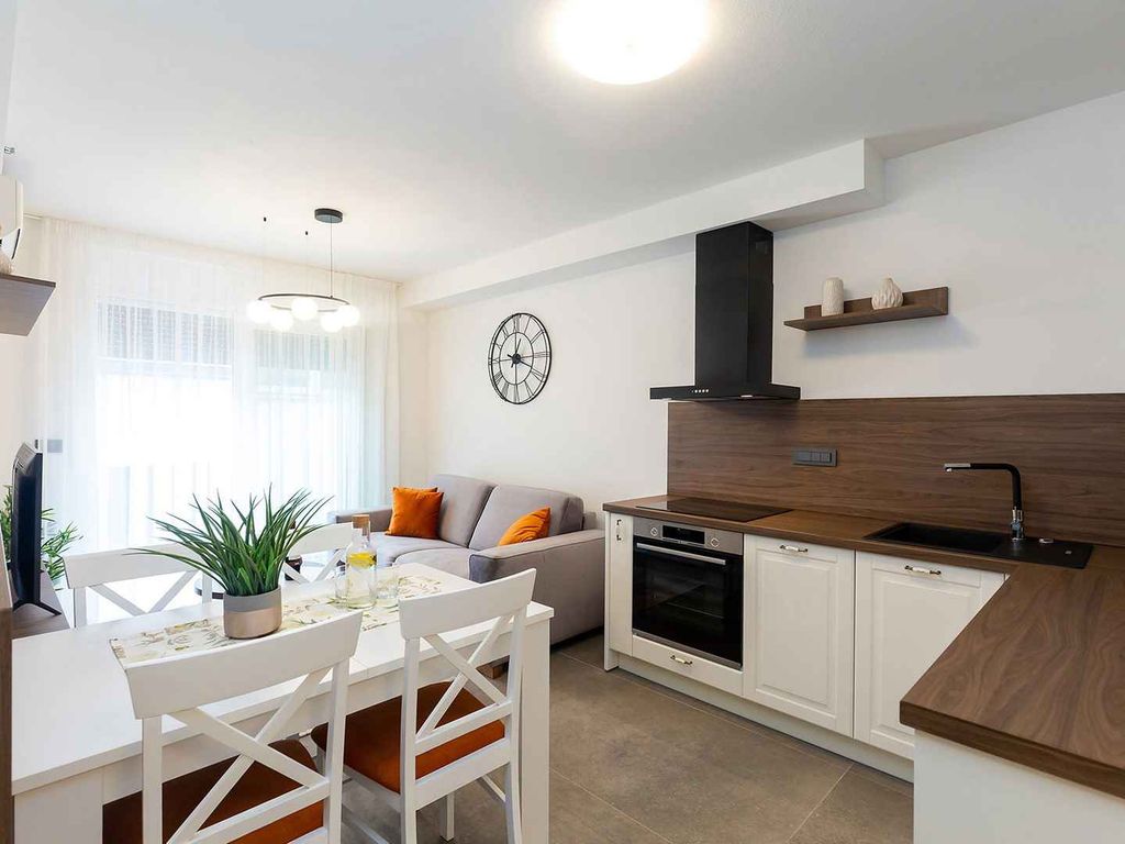 Ferienwohnung mit Balkon und Klimaanlage