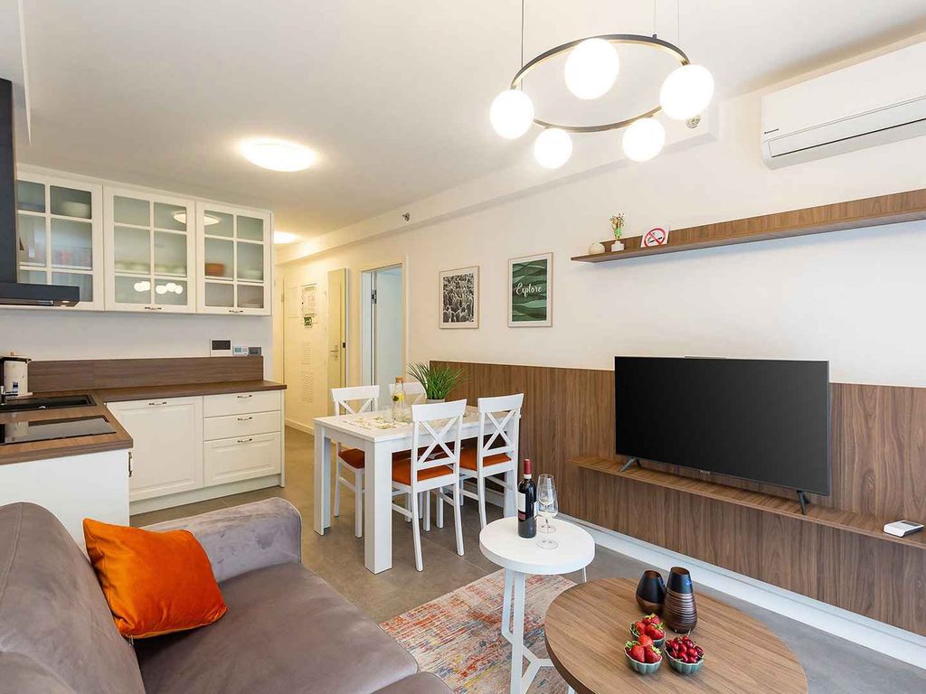 Ferienwohnung mit Balkon und Klimaanlage