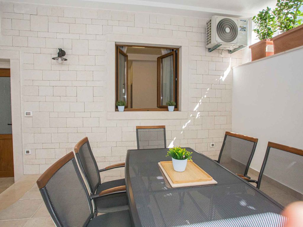 Ferienhaus mit Klimaanlage und Terrasse im Stadtzentrum