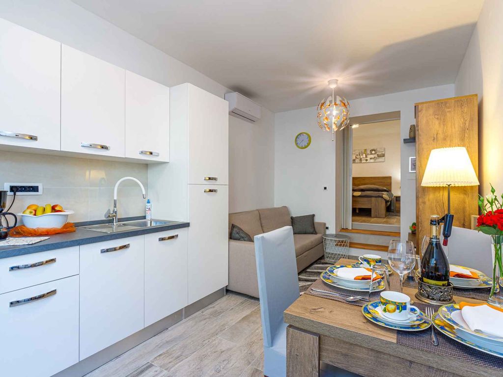 Ferienwohnung Neu eingerichtete Wohnung in Strandnähe