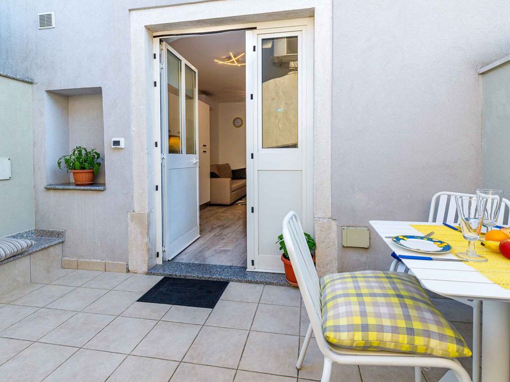 Ferienwohnung Neu eingerichtete Wohnung in Strandnähe
