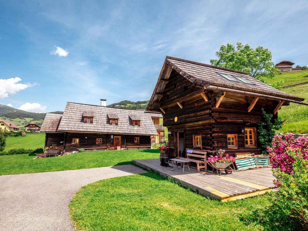 Hütte mit Panorama-Gartensauna