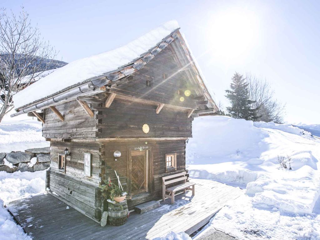 Hütte mit Panorama-Gartensauna