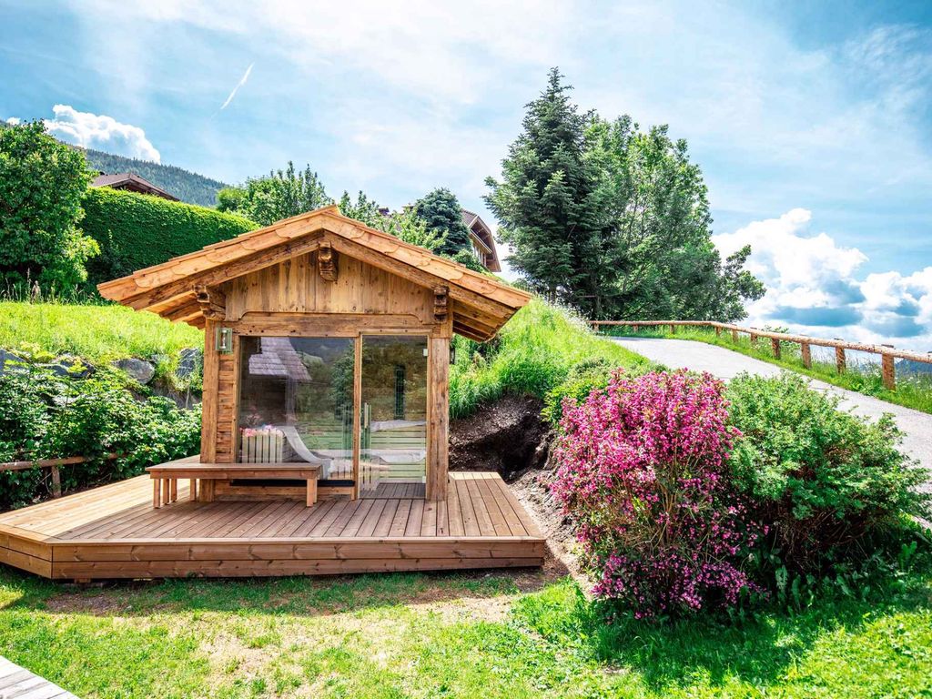 Hütte mit Panorama-Gartensauna