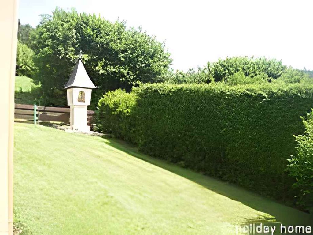 Ferienwohnung mit großem Garten, Grillmöglichkeit und Außenpool
