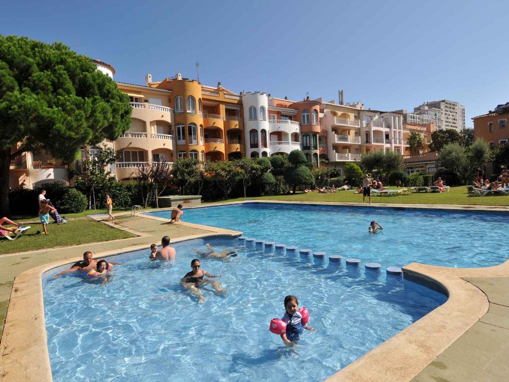 Ferienwohnung mit Balkon und Pool