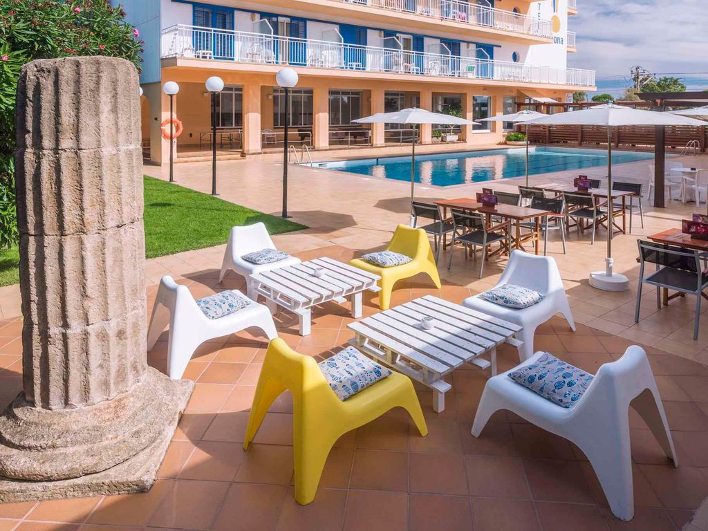 Ferienwohnung mit Balkon und Pool
