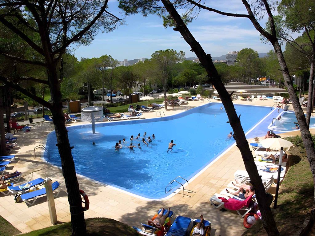 Hotelapartment mit großem Pool