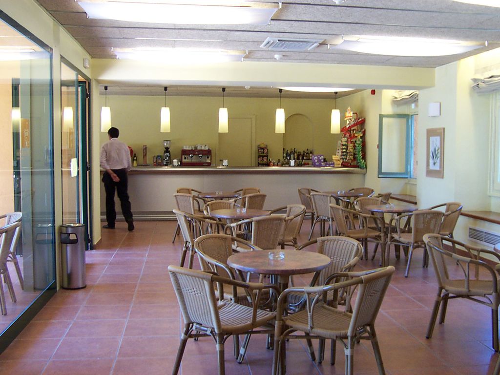 Hotelapartment mit großem Pool