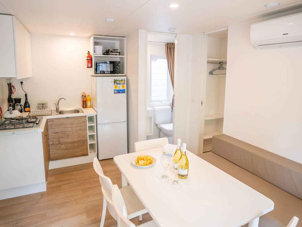 Mobilehome mit Klimaanlage, Terrasse und Pool