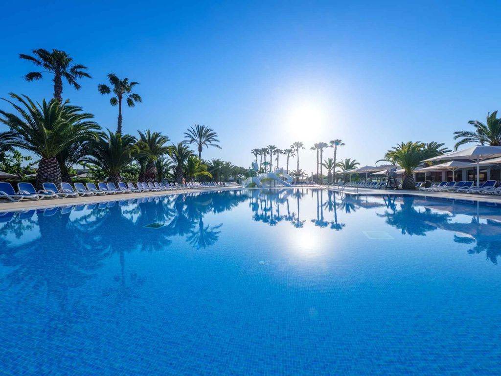 Ferienhaus mit Pool inMeernähe