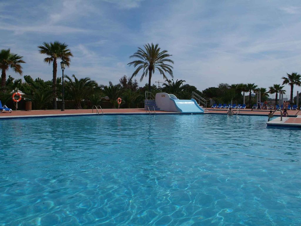 Ferienhaus mit Pool inMeernähe