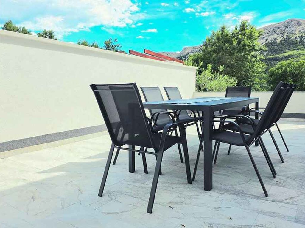 Villa mit Pool und WLAN
