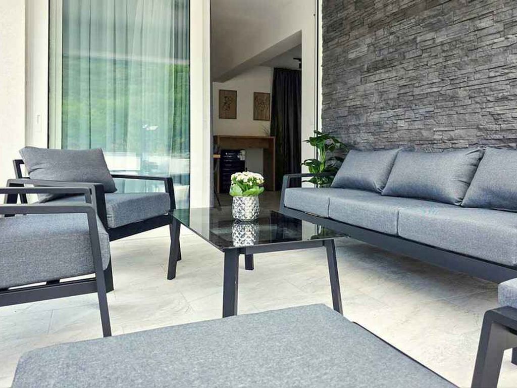 Villa mit Pool und WLAN
