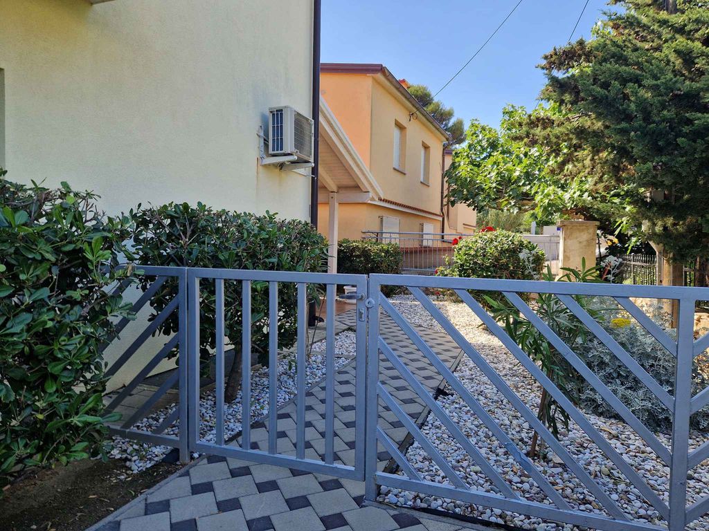 Ferienwohnung mit Terrasse und Klimaanlage