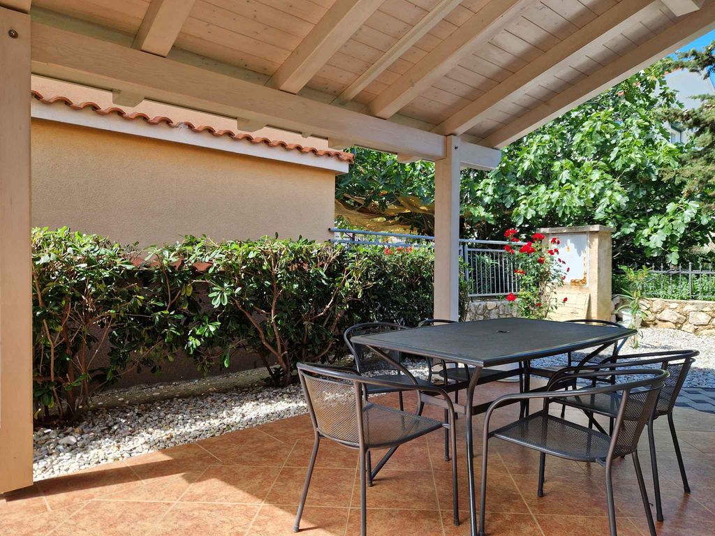 Ferienwohnung mit Terrasse und Klimaanlage