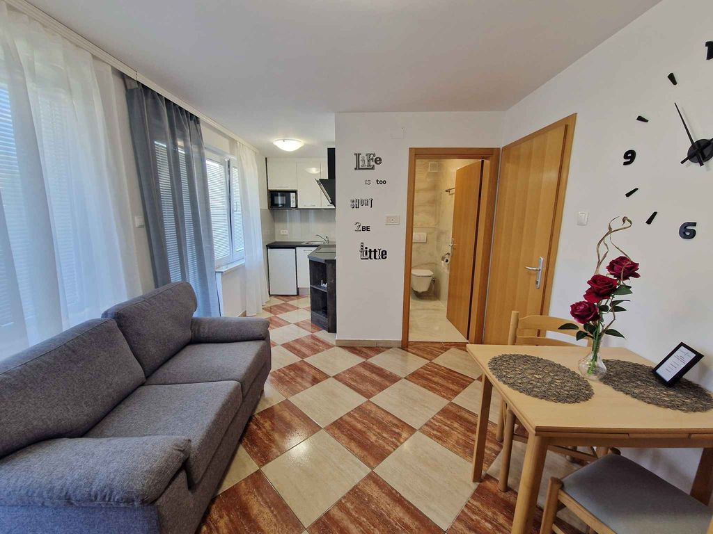 Ferienwohnung mit Klimaanlage und Balkon