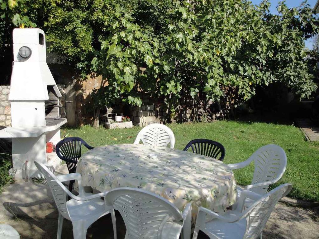 Ferienwohnung modern eingerichtet nur 300 m vom Meer