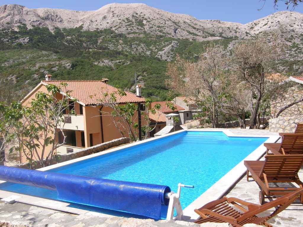 Villa traditionell eingerichtet mit Swimmingpool und Grillterrasse