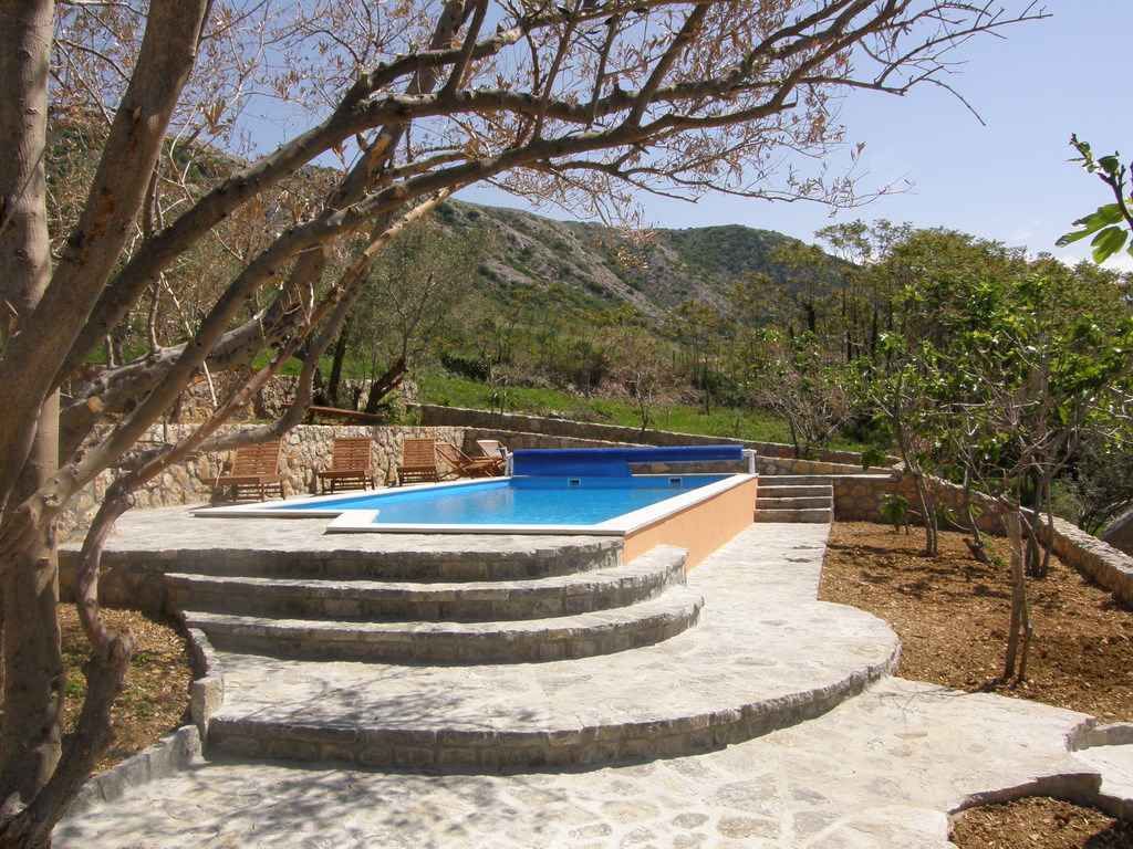 Villa traditionell eingerichtet mit Swimmingpool und Grillterrasse