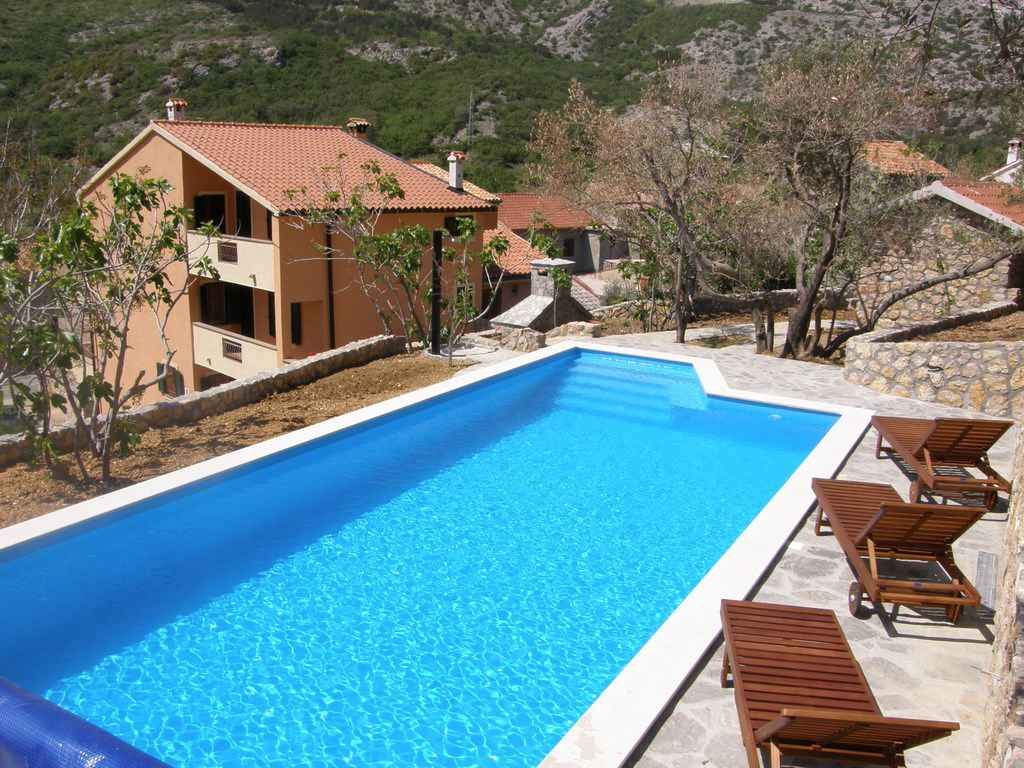 Villa traditionell eingerichtet mit Swimmingpool und Grillterrasse