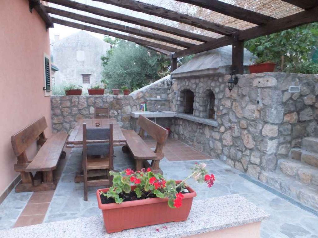 Villa traditionell eingerichtet mit Swimmingpool und Grillterrasse