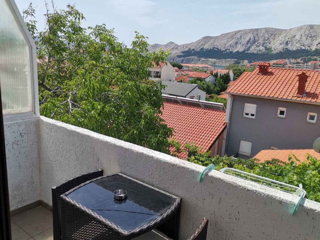 Studio mit Klimaanlage und Balkon