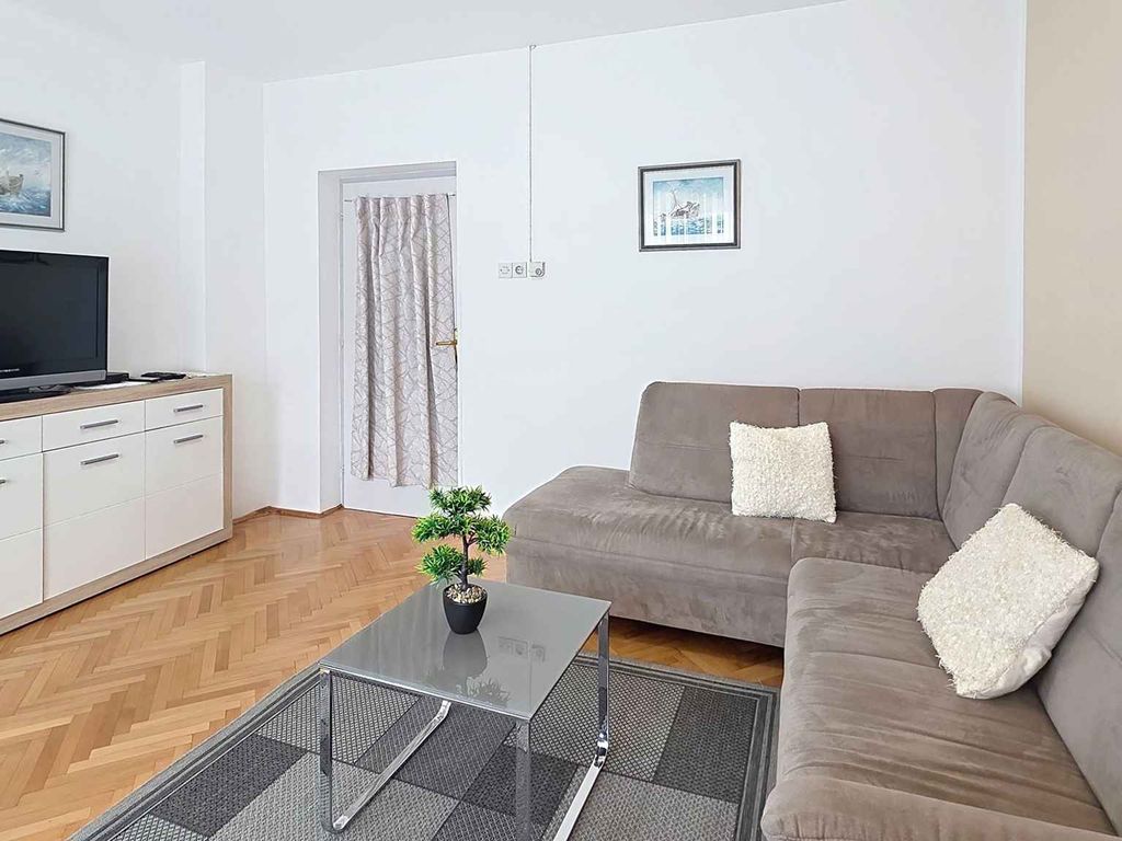 Ferienwohnung mit Klimaanlage und Balkon
