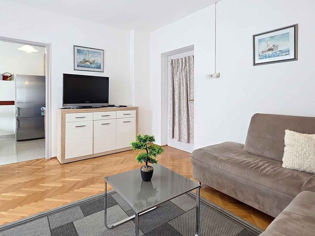 Ferienwohnung mit Klimaanlage und Balkon
