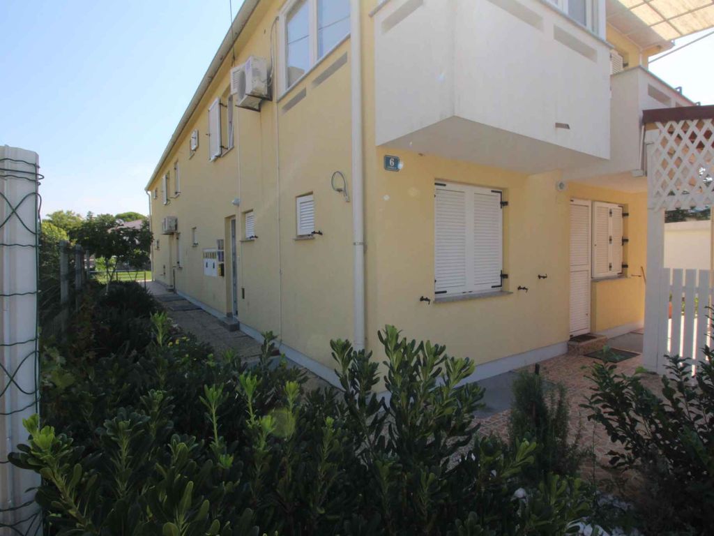 Ferienwohnung mit Klimaanlage und Balkon