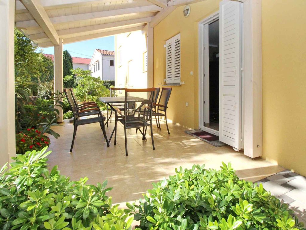 Ferienwohnung mit Pool und Grill zur gemeinsamen Nutzung