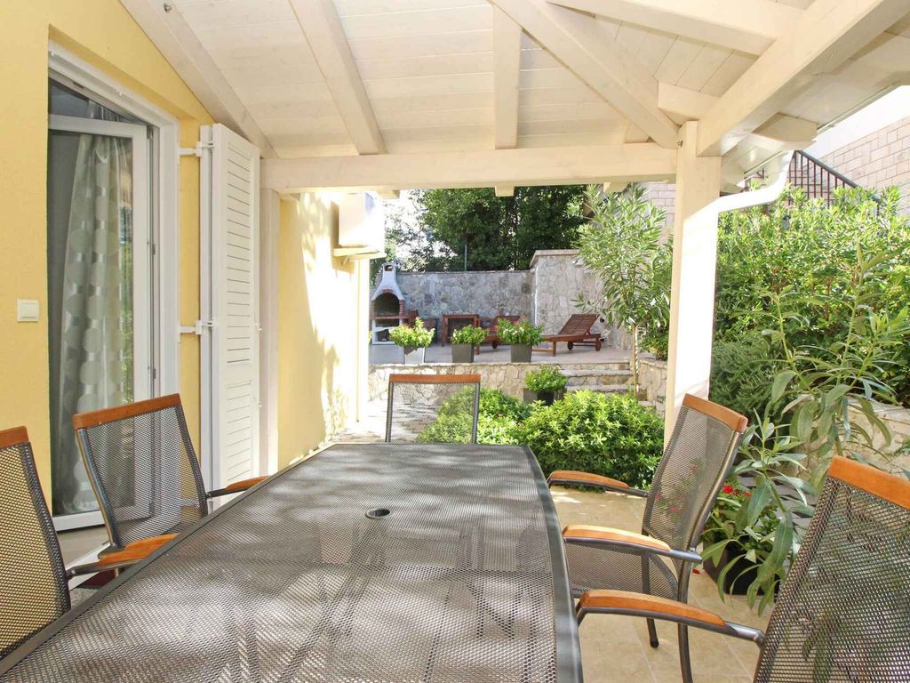 Ferienwohnung mit Pool und Grill zur gemeinsamen Nutzung