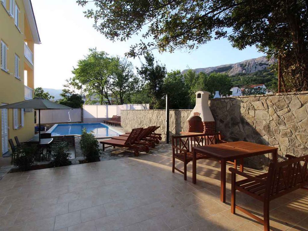 Ferienwohnung mit Pool und Grill zur gemeinsamen Nutzung