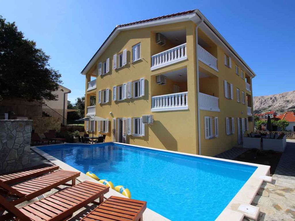 Ferienwohnung mit Pool und Grill zur gemeinsamen Nutzung