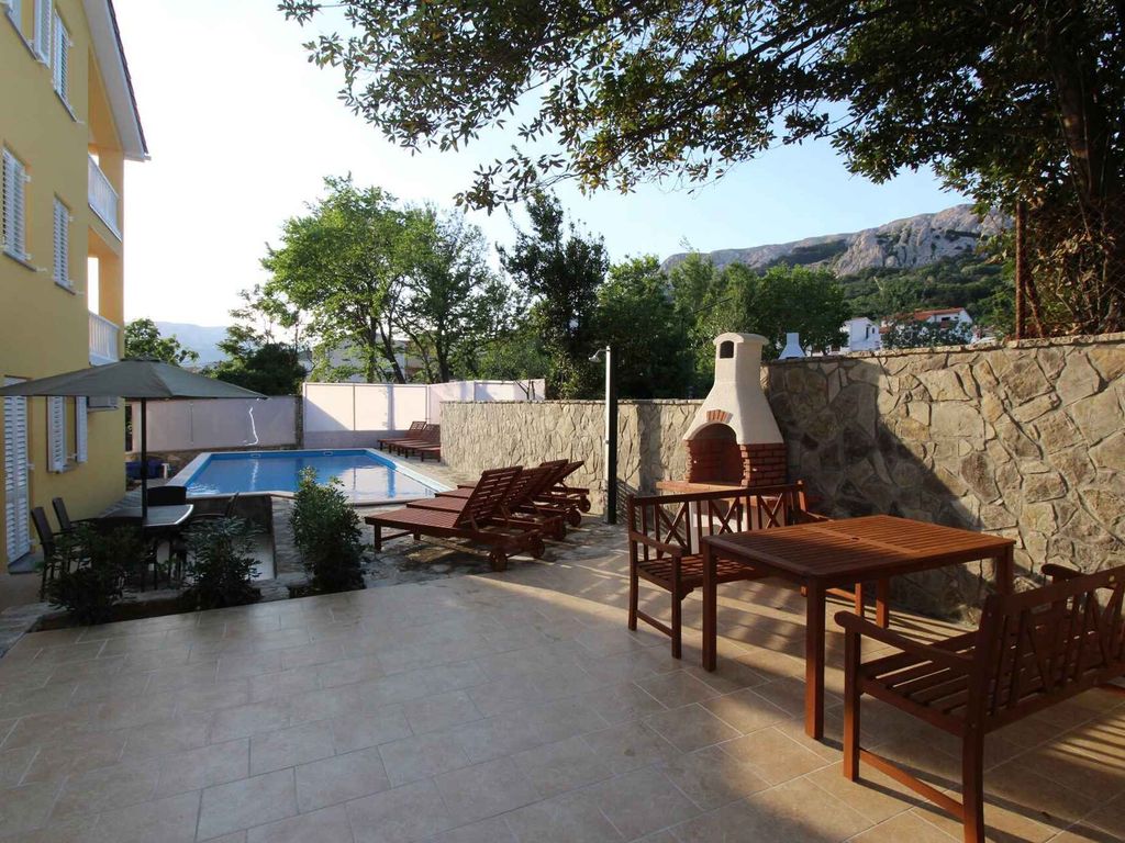 Ferienwohnung mit Pool und Grill zur gemeinsamen Nutzung